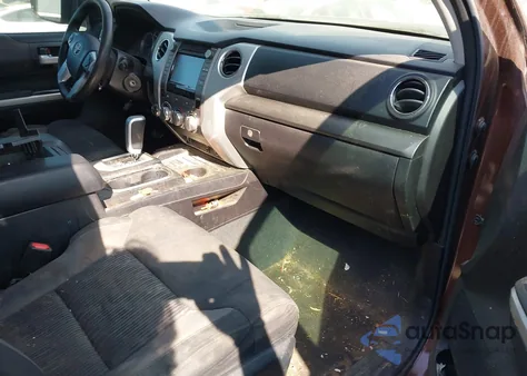 2016 Toyota Tundra Sr5 5.7L V8 z USA, uszkodzony, nr VIN 5TFDW5F11GX494738